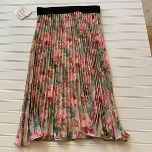 NWT- LuLaRoe Jill-S Skirt